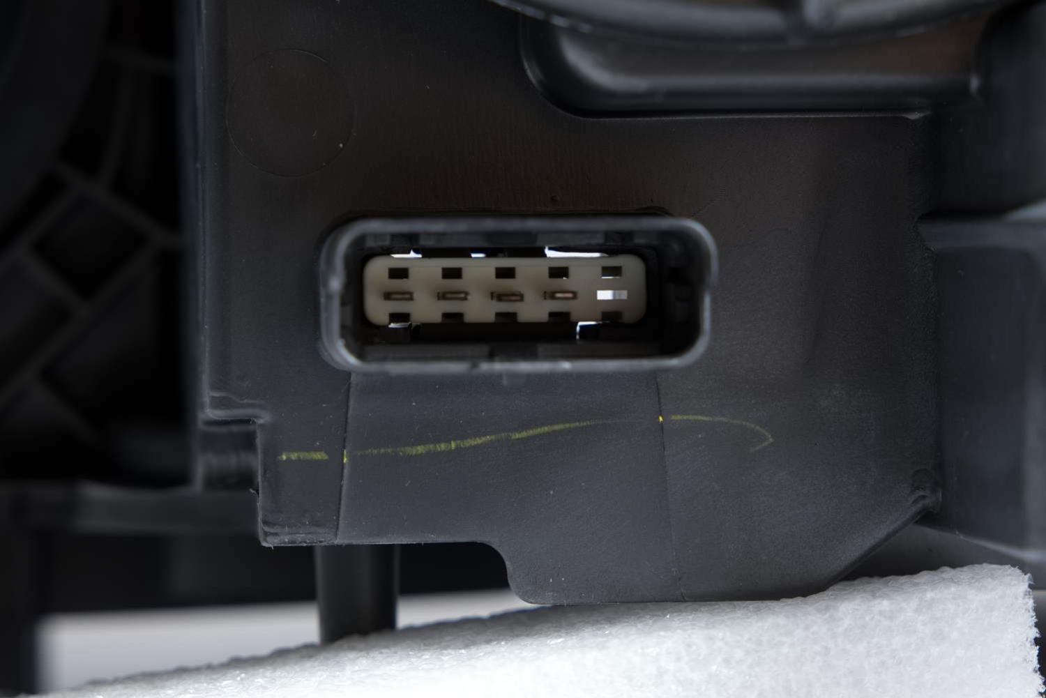 Hella Scheinwerfer RECHTS für Nissan Qashqai +2 1EL 010 335-061