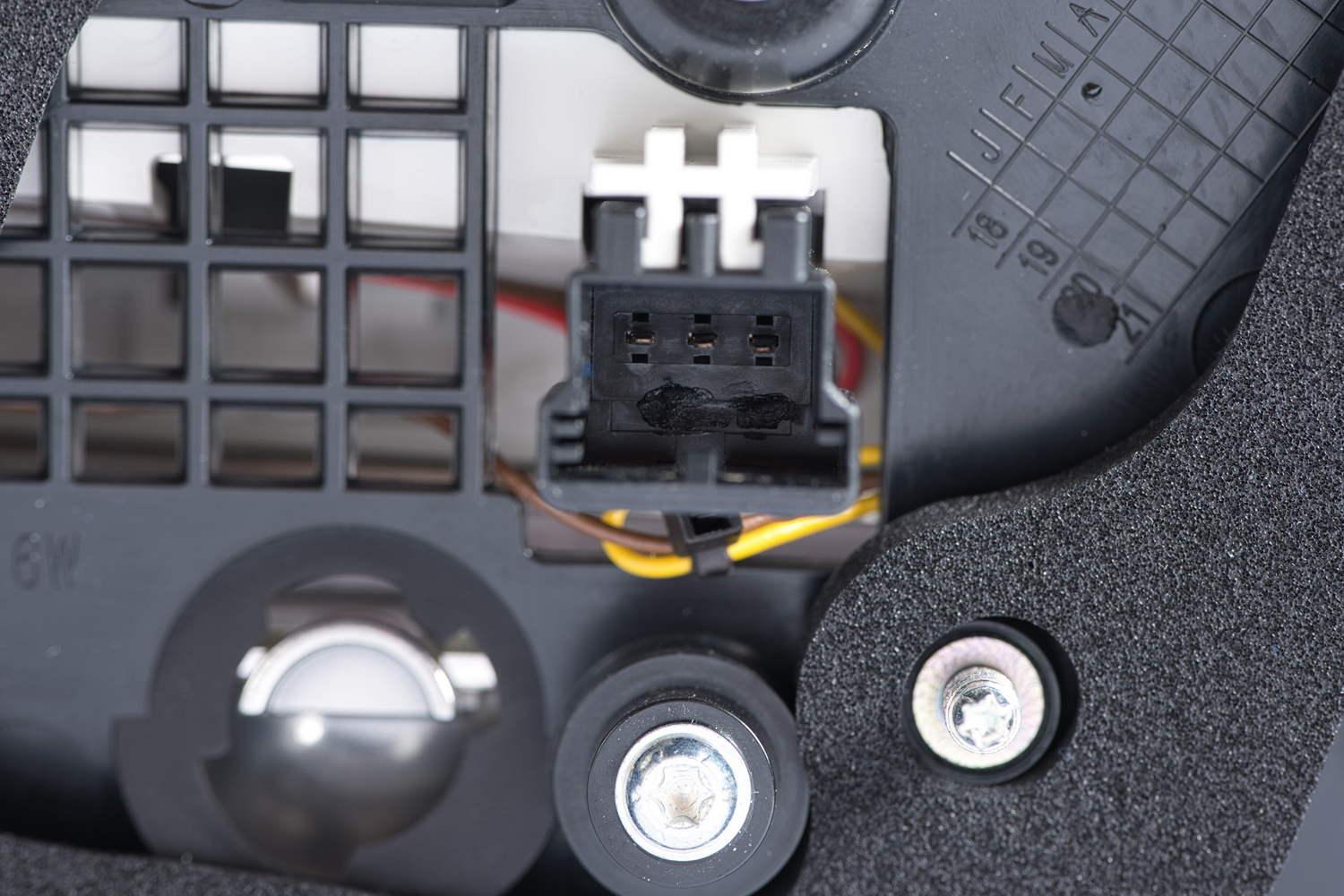 Preview: Rücklicht Heckleuchte Links für VW Golf VI 5K GTI R - Hella 2SA 010 409-131