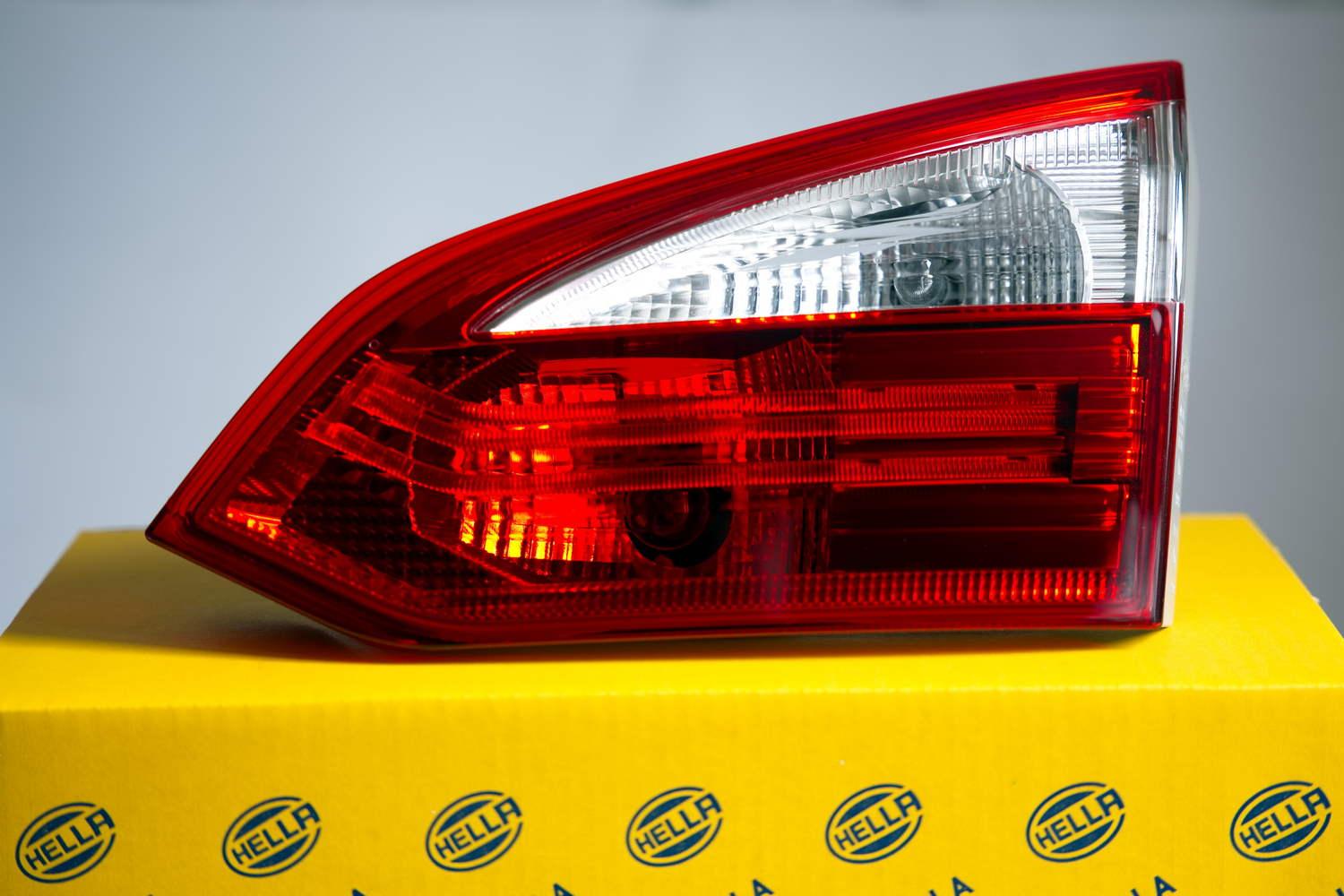 Hella Rücklicht Heckleuchte LED Rechts für Ford Focus III 2TP 354 995-141