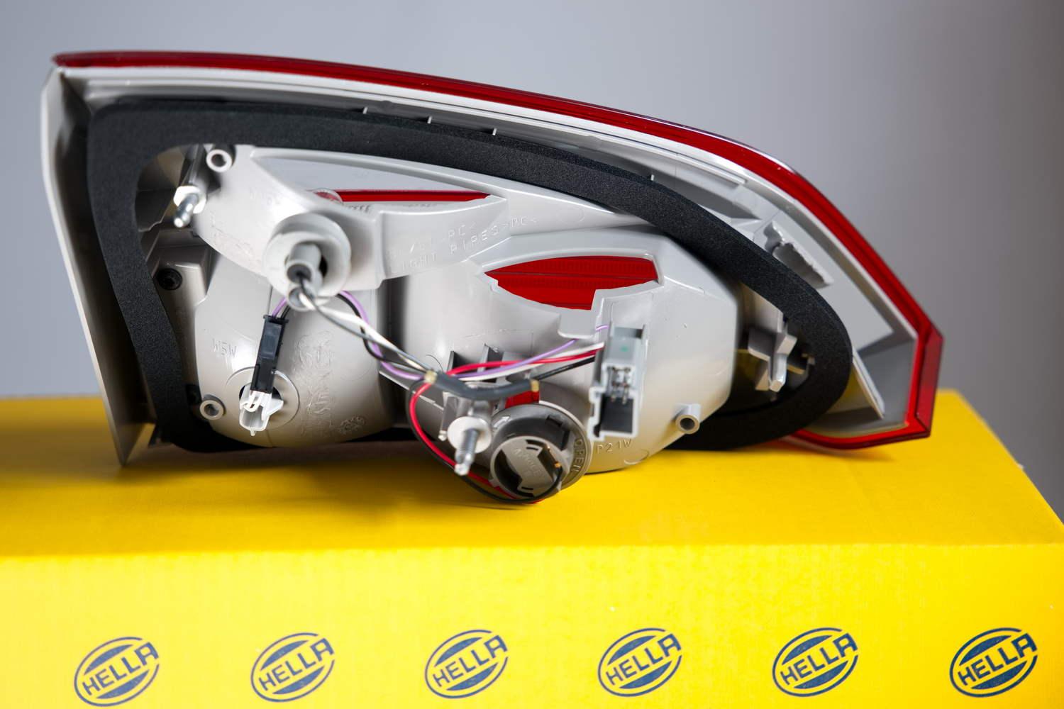 Hella Rücklicht Heckleuchte LED Rechts für Ford Focus III 2TP 354 995-141