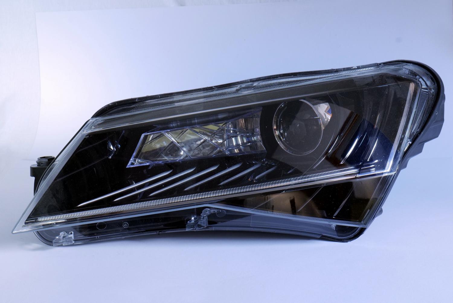 Hella Bi-Xenon LED Scheinwerfer LINKS für Skoda SuperB III 1ZS 011 939-451 B-Ware