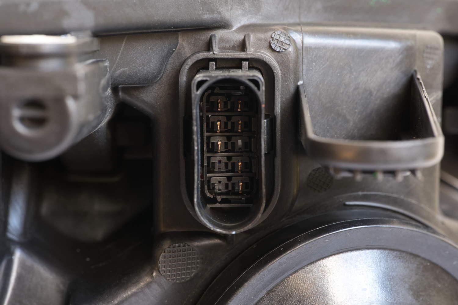 Preview: Bi-Xenon Scheinwerfer Links für Ford Kuga I OE 1590743 - TYC 29-240