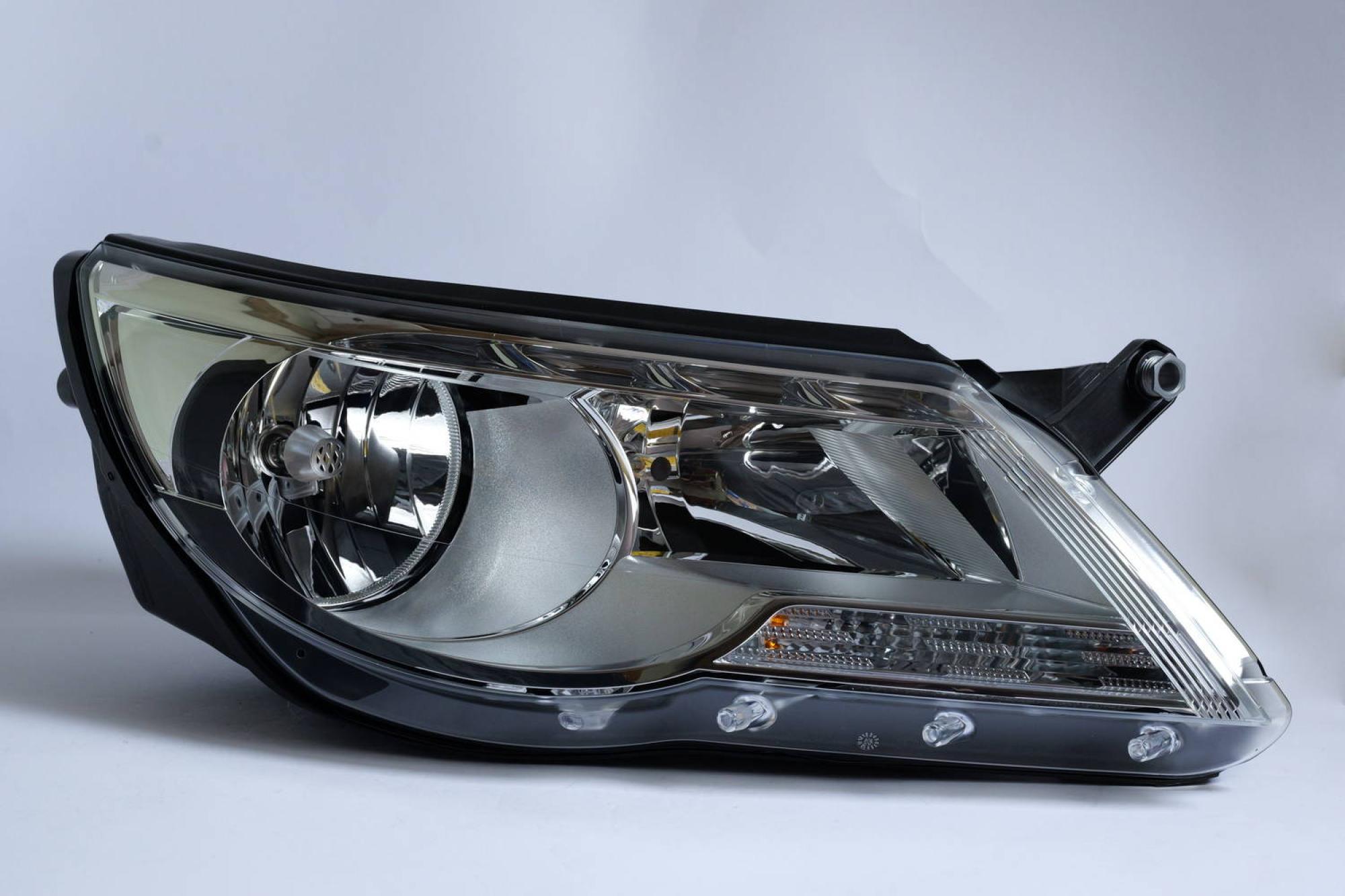 Hella rechter Scheinwerfer rechts für VW Tiguan 5N 1ED 247 038-221