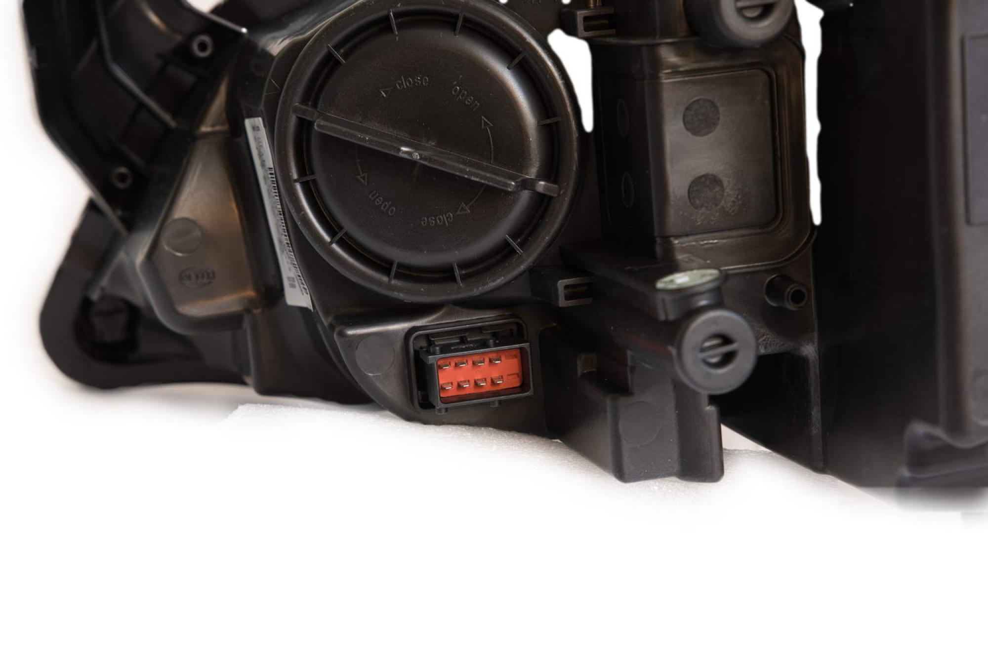 Scheinwerfer Rechts für Opel Astra J ab 08/2012 OE 1216729, 13371600 Hella 1EG 010 011-681