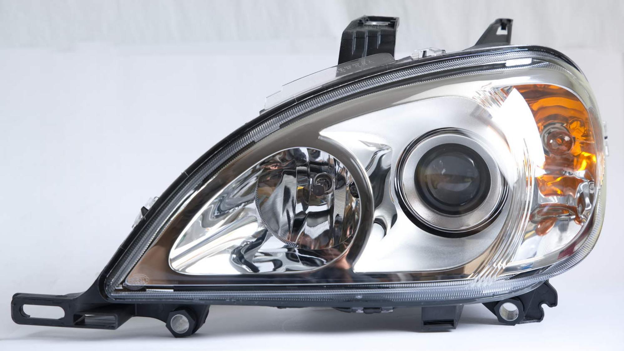 Halogen Scheinwerfer Links für Mercedes M-Klasse W163 ab 09.2001 - Hella 1EL 223 151-171