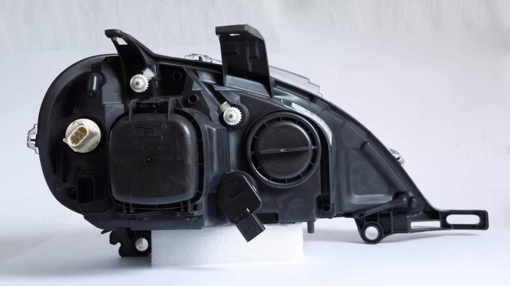 Halogen Scheinwerfer Links für Mercedes M-Klasse W163 ab 09.2001 - Hella 1EL 223 151-171