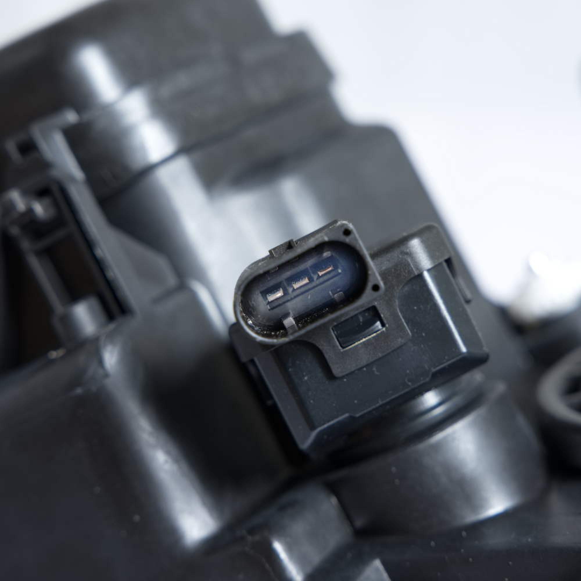 Halogen Scheinwerfer Links für Mercedes M-Klasse W163 ab 09.2001 - Hella 1EL 223 151-171