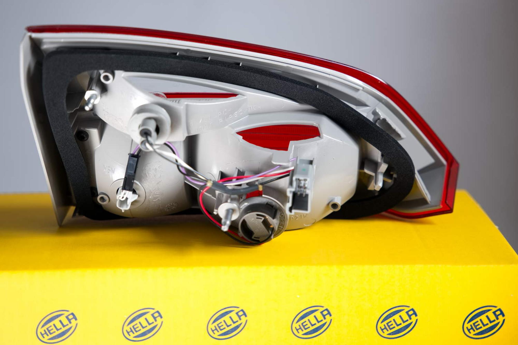 Hella Rücklicht Heckleuchte LED Rechts für Ford Focus III 2TP 354 995-141