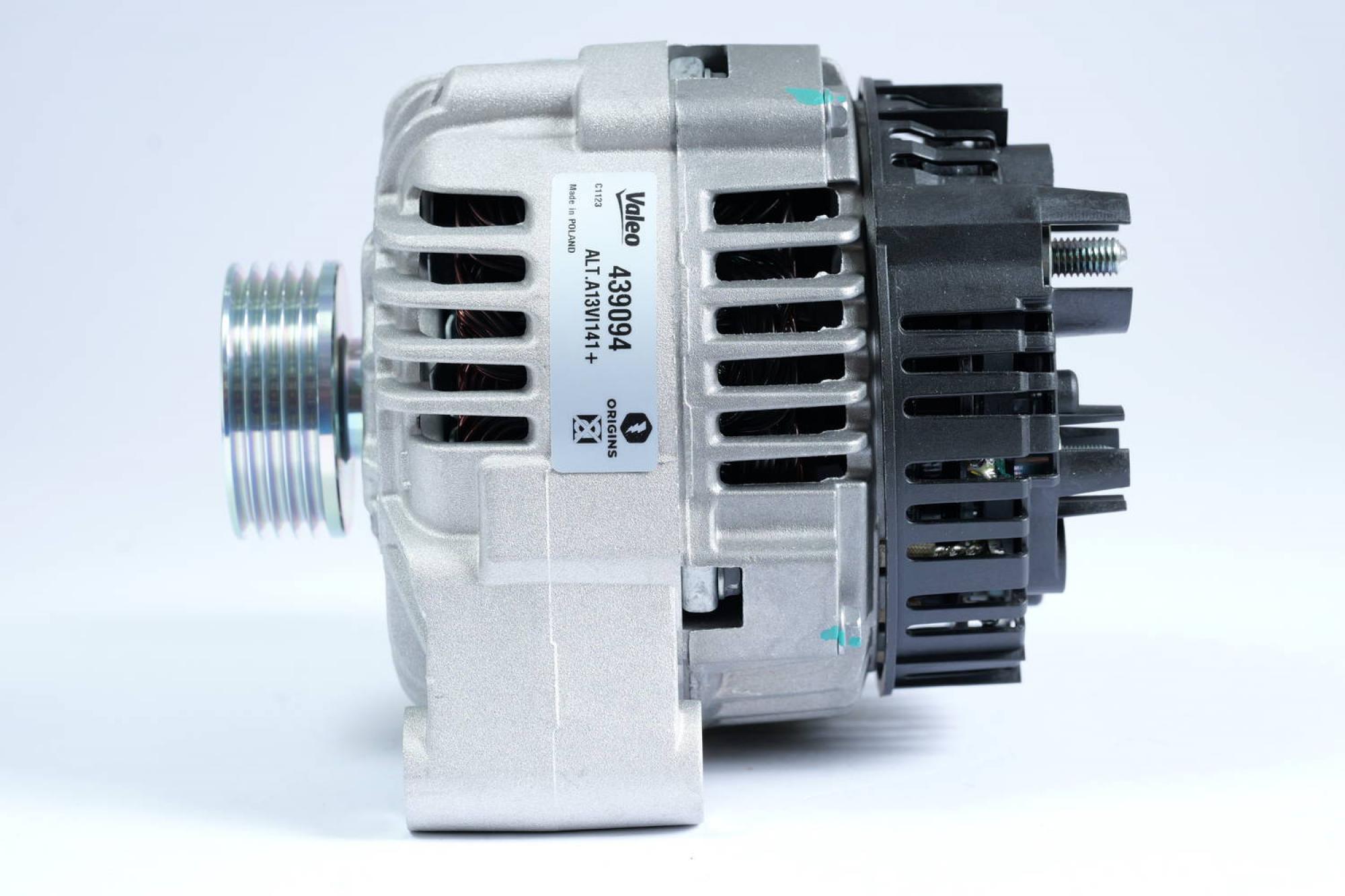 Valeo Lichtmaschine Generator für Citrön Berlingo Peugeot 106 306 Partner 439094