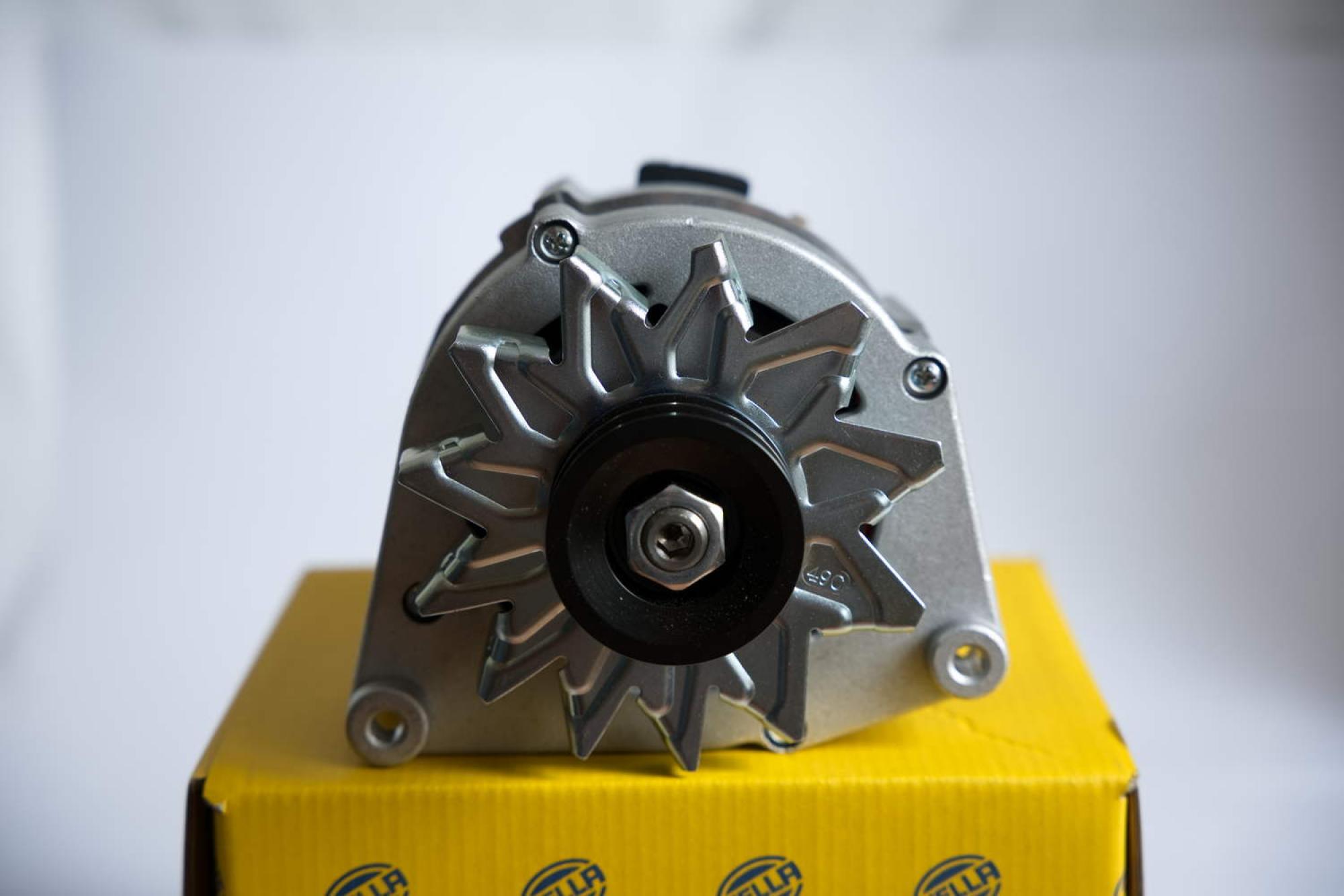 Hella Lichtmaschine Generator für Volvo 240 340 740 940 960 8EL 012 426-521