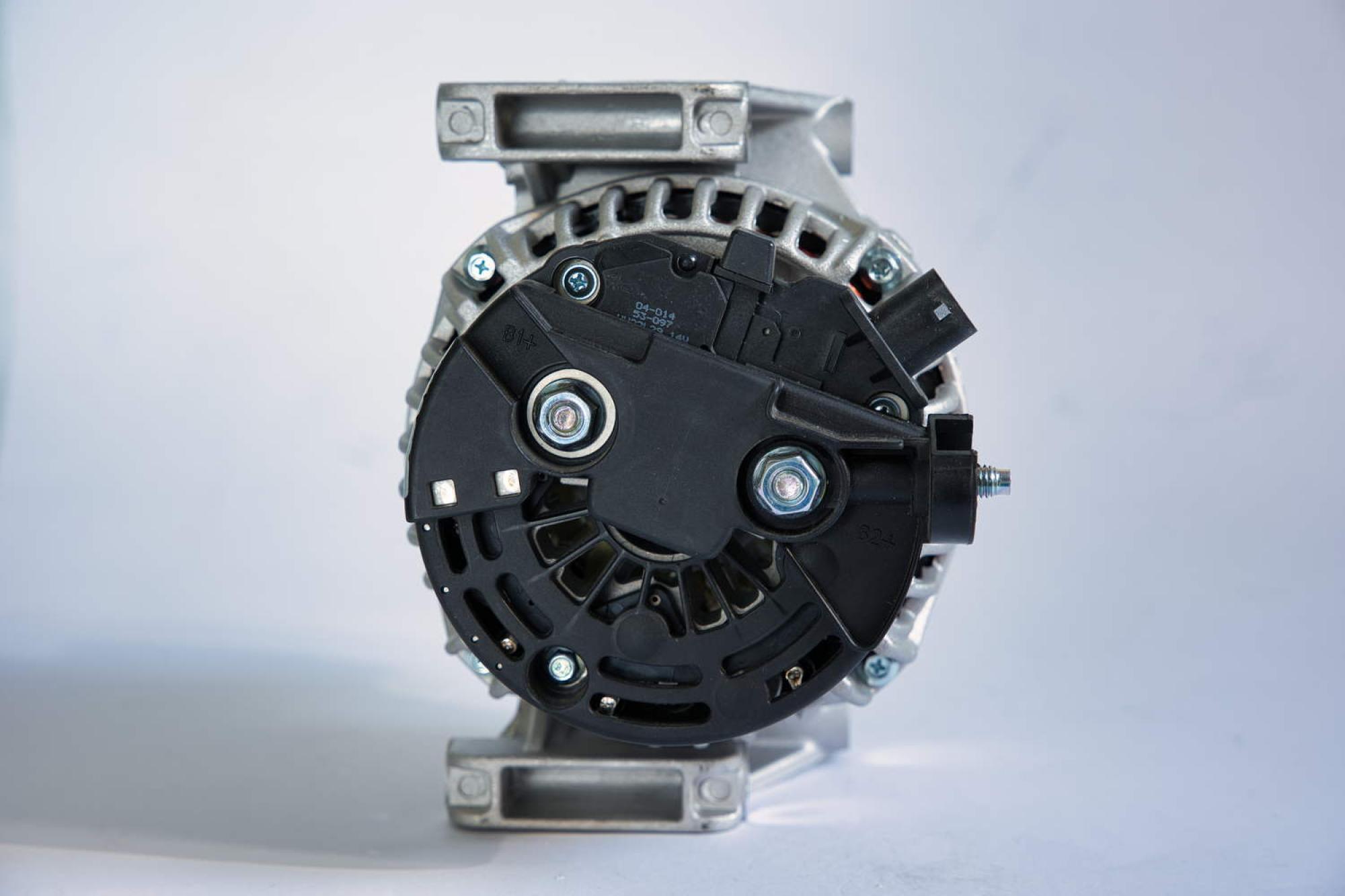 Hella Lichtmaschine Generator 100A für Opel Astra G Vectra B C Zafira A B 2.2 16V 8EL 011 712-451