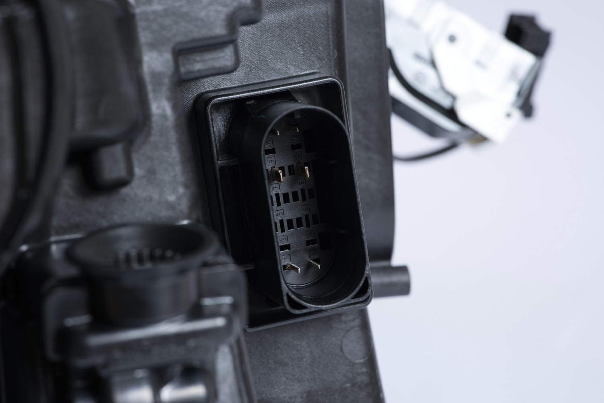 LED Scheinwerfer Links für Mercedes CLA Bj. bis 07/2022 Hella 1EX 015 086-311