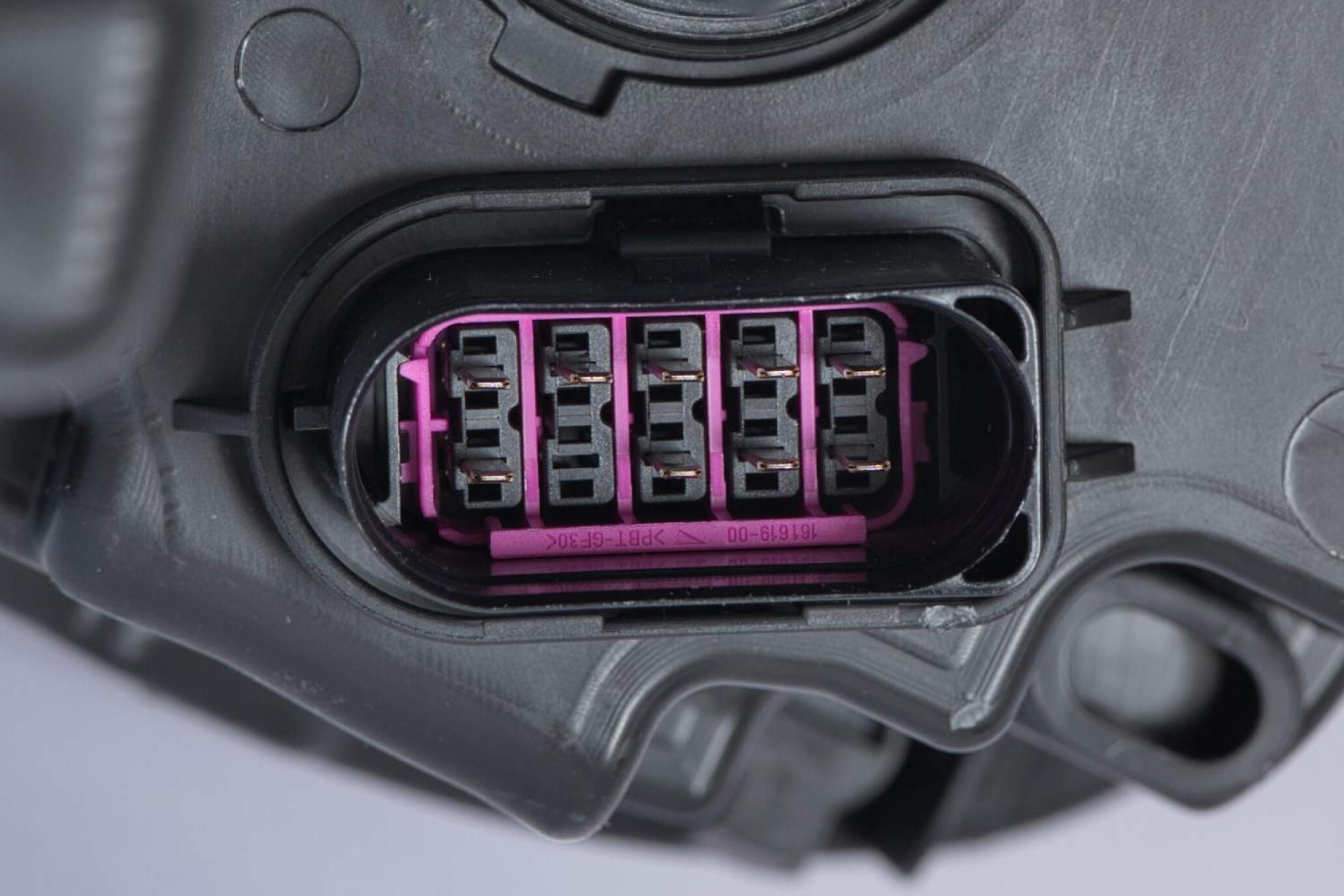 Halogen Scheinwerfer Links für VW Caddy III Bj. ab 06/2013 Hella 1EL 010 551-111