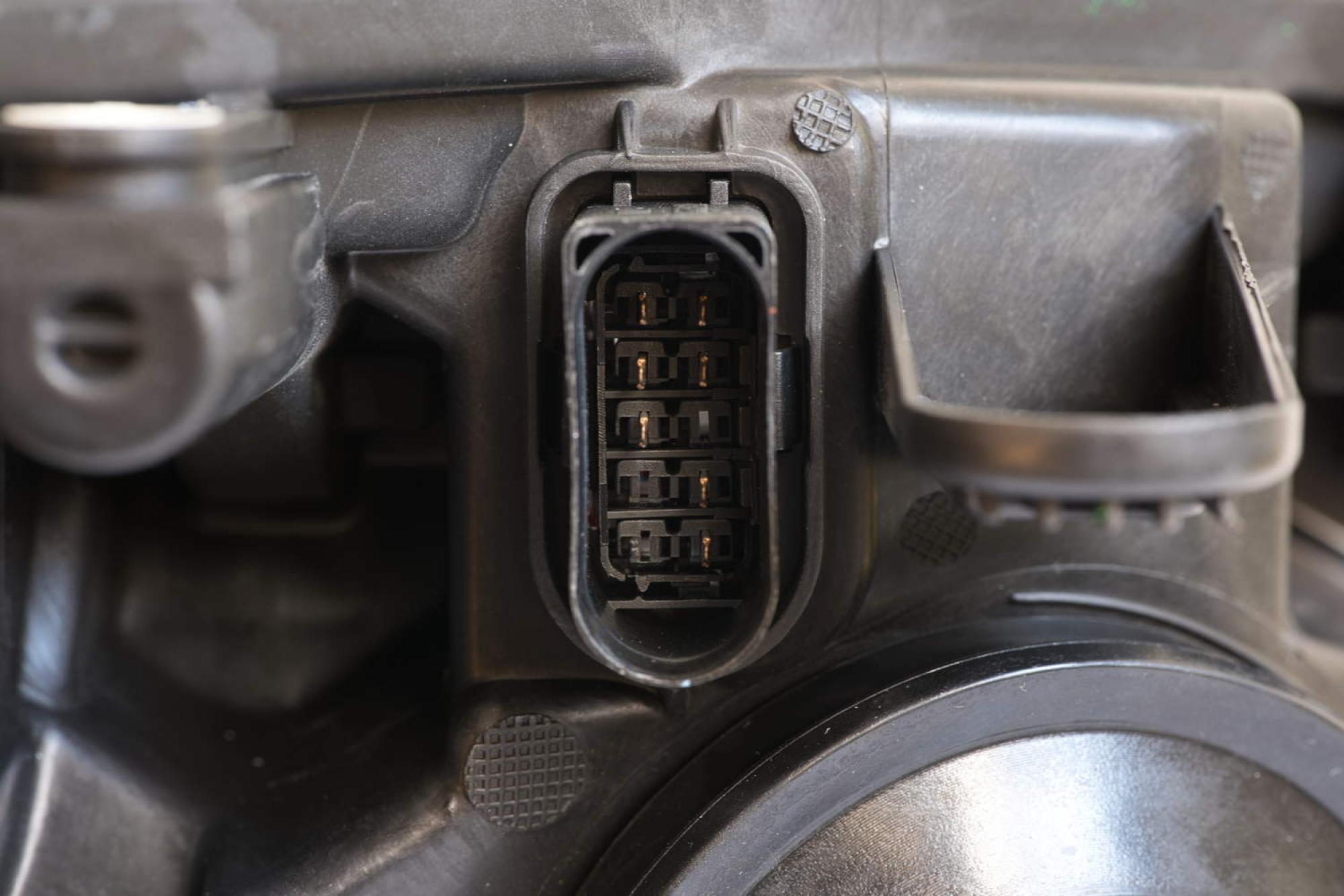 Bi-Xenon Scheinwerfer Links für Ford Kuga I OE 1590743 - TYC 29-240